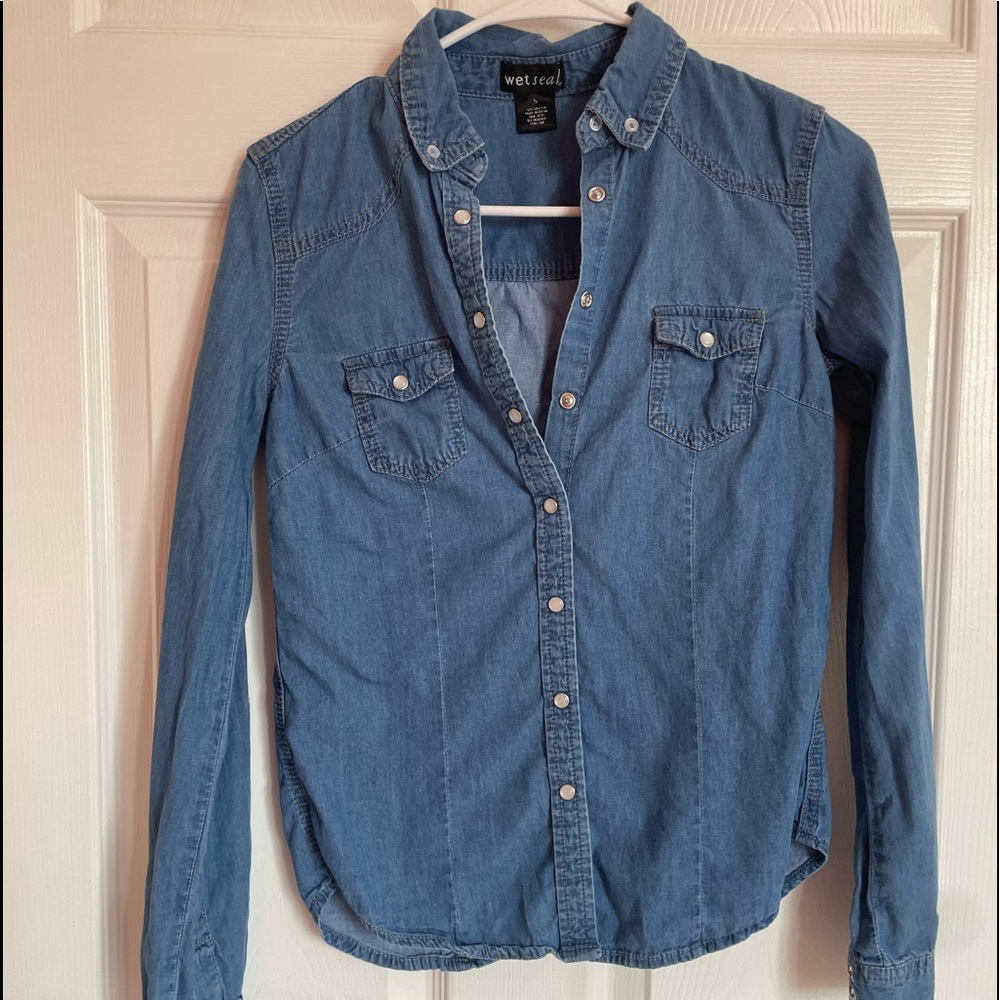 Wet seal long sleeve woman’s button down